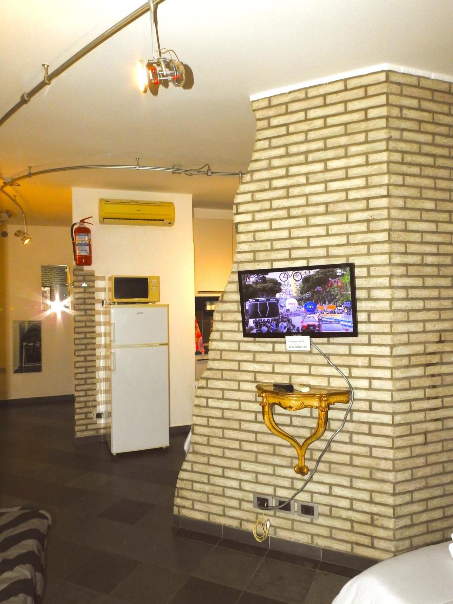 Dormire In Centro Trieste Studio Galleria 16 Екстериор снимка